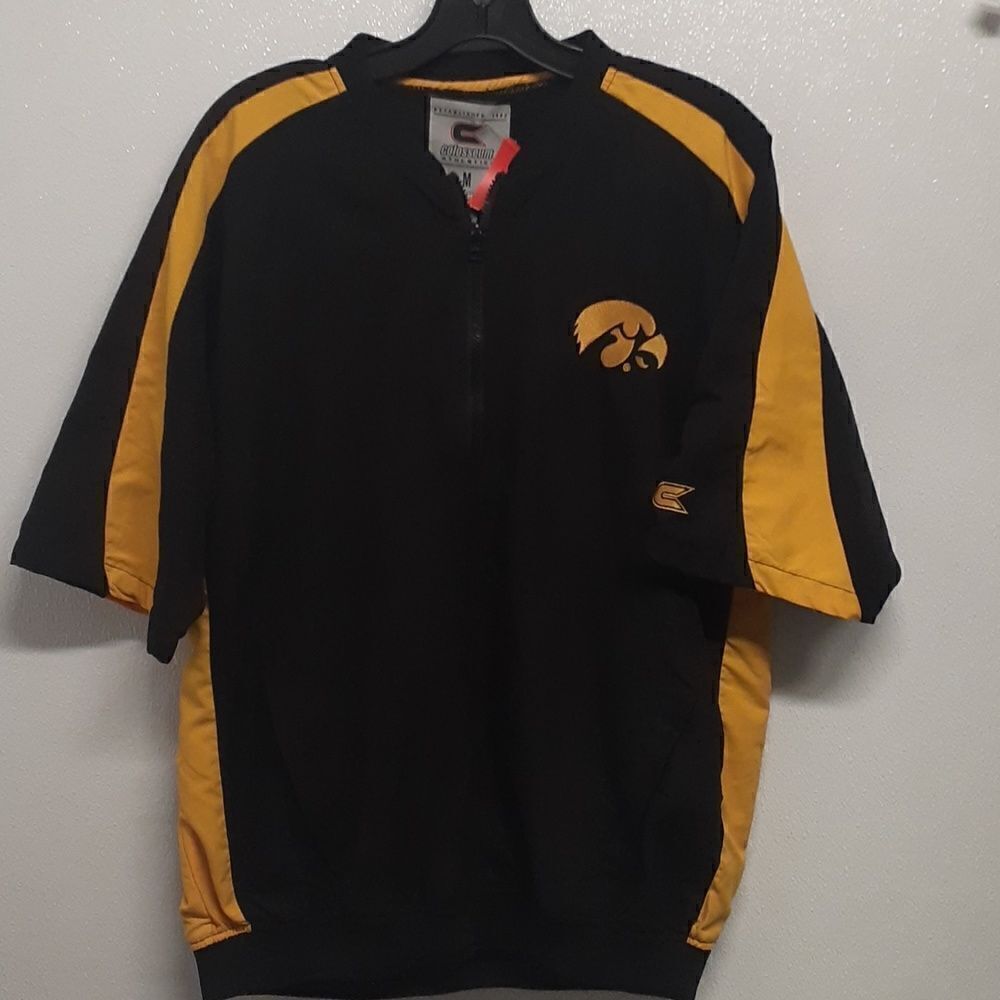 Men,s Hawkeyes size M short sleeve shirt/Jacket.